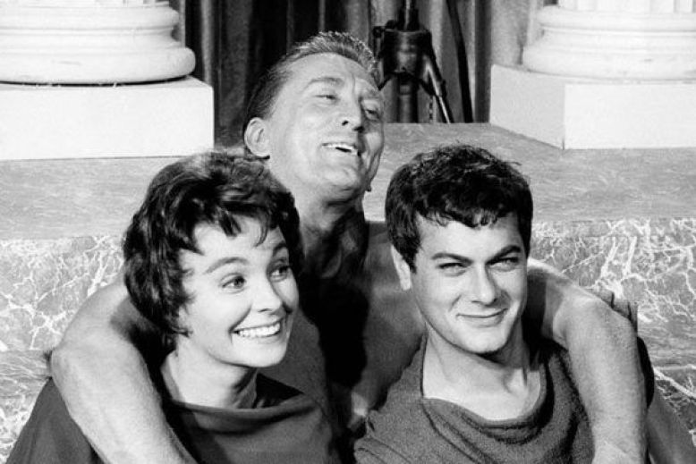 Jean with Kirk Douglas and Tony Curtis on the set of 'Spartacus'